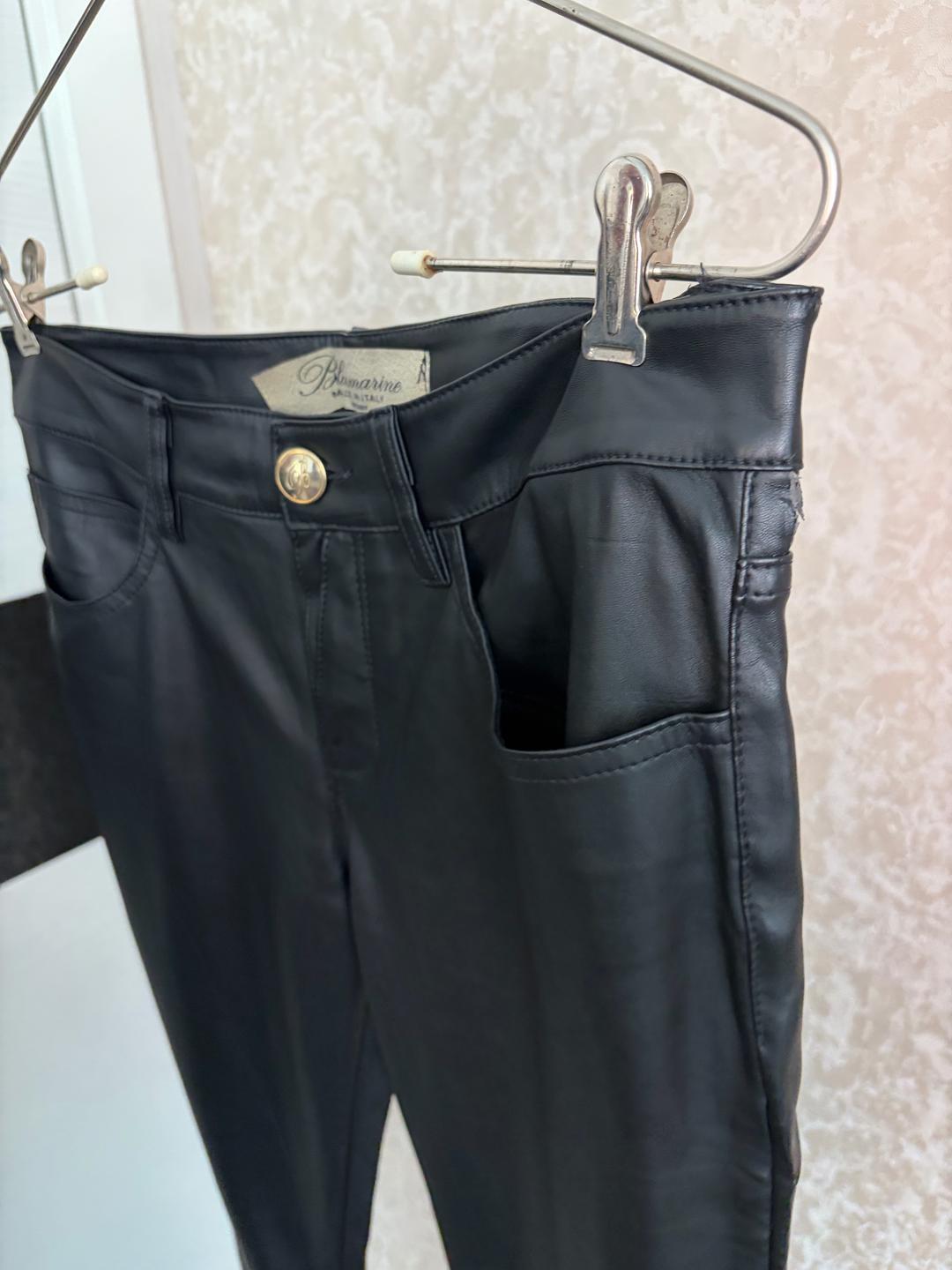 Blumarine Черные кожаные брюки / брюки из экокожи Blumarine (Skinny) - размер XS — фото 2