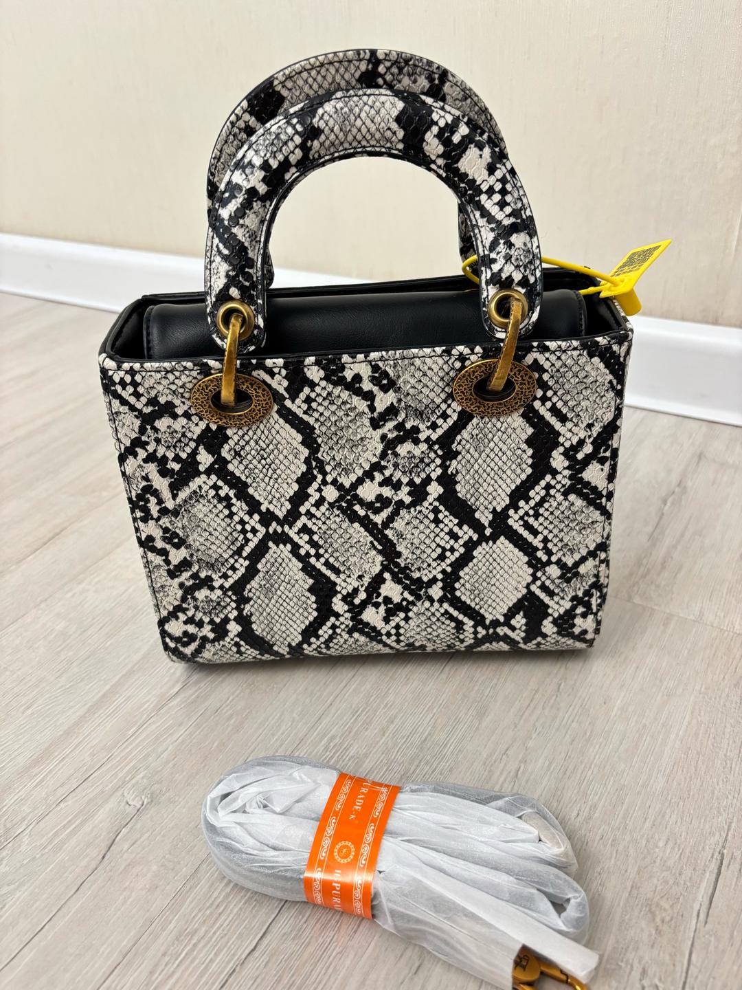 H.Purade.K Чёрная кожаная сумка бренда H.Purade.K в стиле Dior 🖤  ✨ Натуральная кожа — фото 2