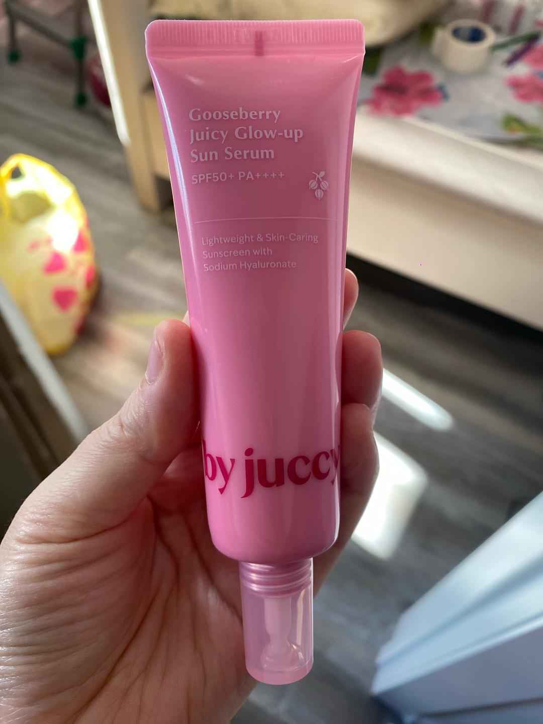 By juccy SPF 50+ Gooseberry Juicy Glow-up Sun Serum — фото 2