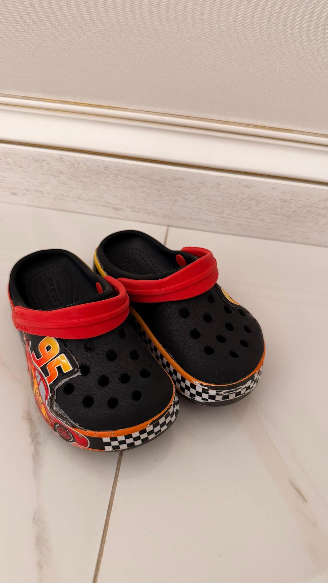 Crocs Сабо Crocs с принтом тачки — фото 2