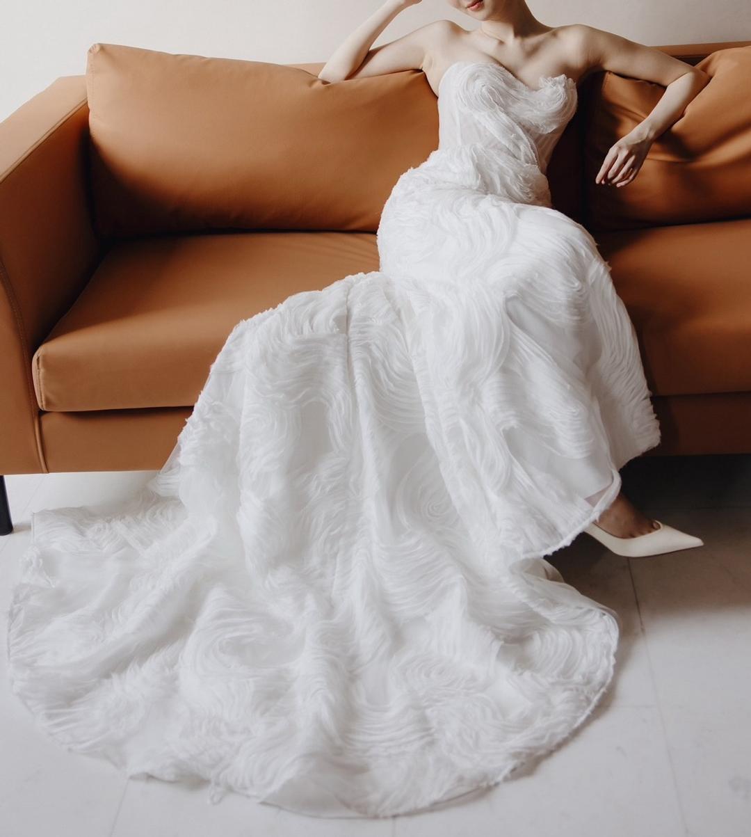 alex veil bridal Свадебное платье с корсетом, шлейфом и съемной накидкой — фото 2