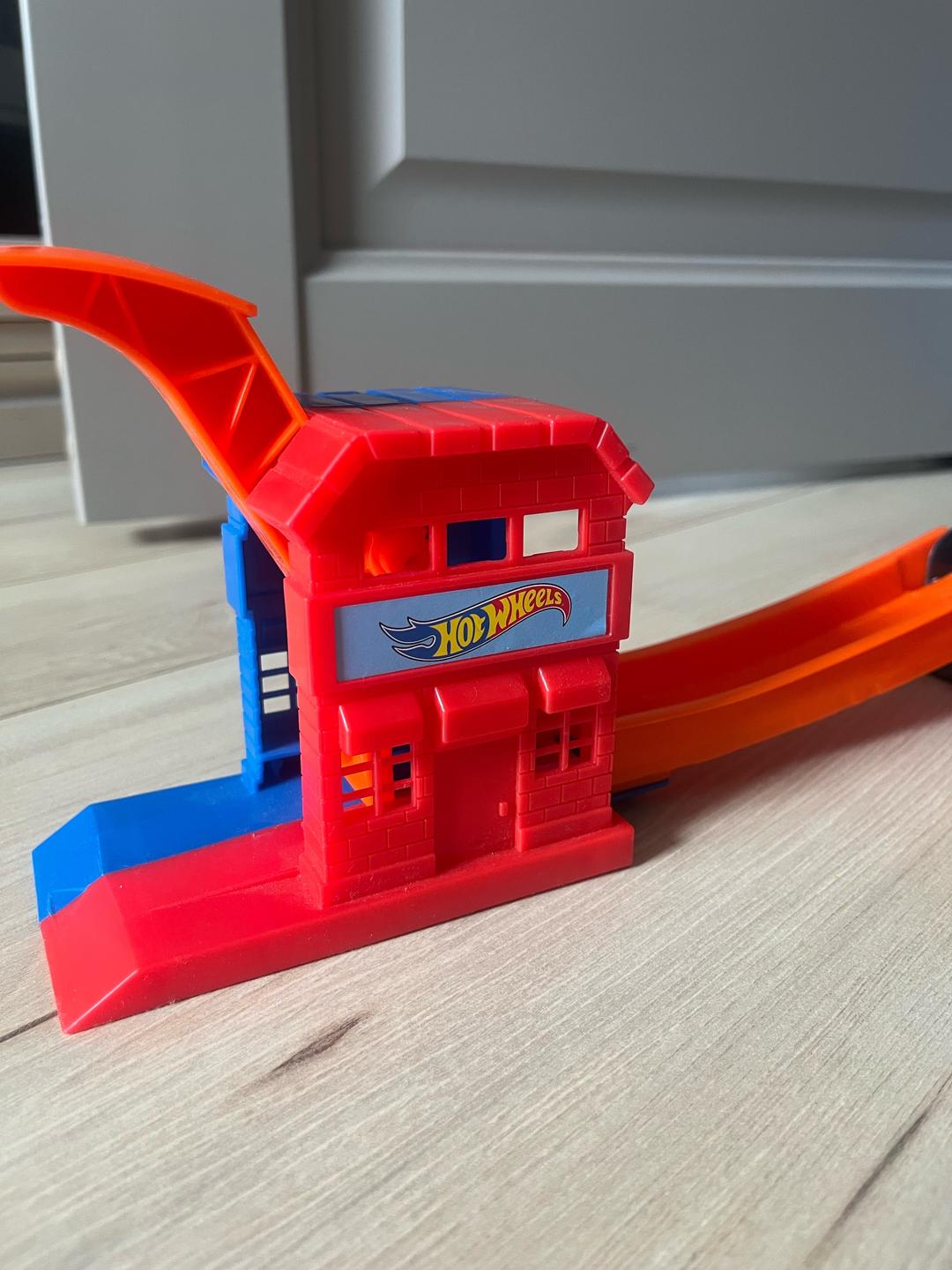 Hot Wheels Игровой набор Hot Wheels City T-Rex Loop And Stunt Playset — фото 2