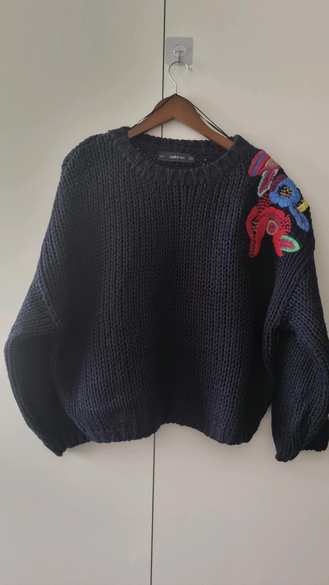 Zara Свитер Zara Knit с цветочной вышивкой — фото 2