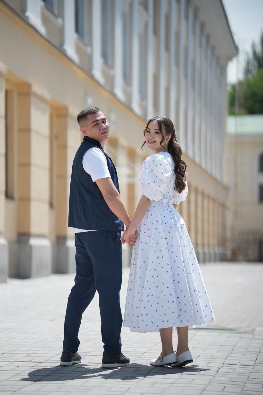 Stylish Платье миди с пышными рукавами и цветочным принтом — фото 2
