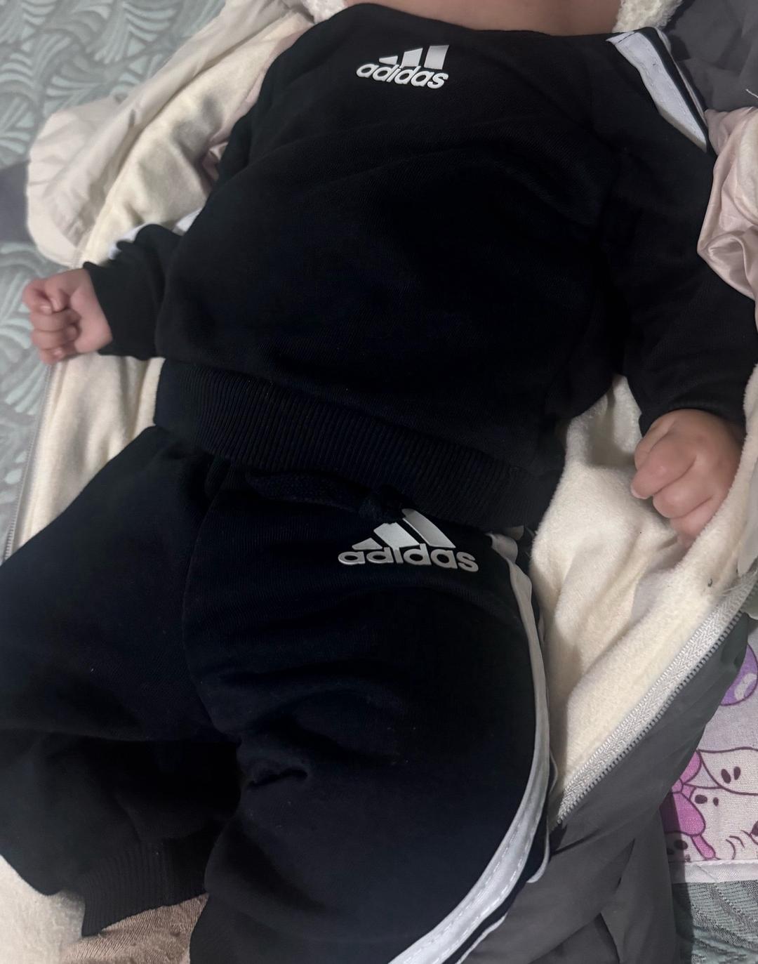 Adidas Оригинальный спортивный костюм Adidas для малыша — фото 2