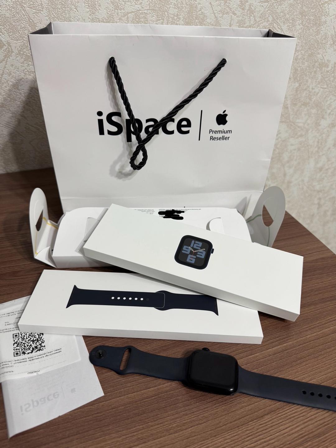 Apple Apple Watch SE gen 2, 44 mm, черный — фото 2