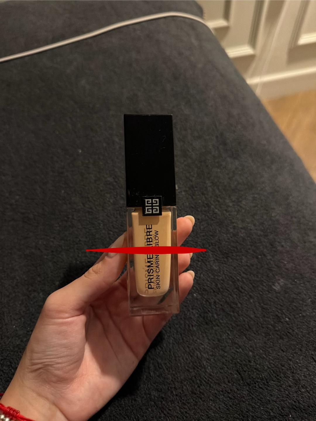 Givenchy Тональный флюид Givenchy Beauty Prisme Libre Skin-Caring Glow — фото 2