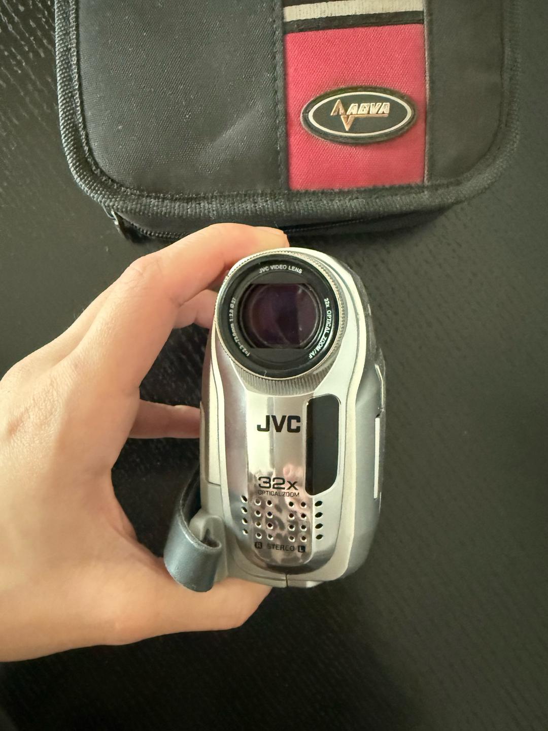 JVC видеокамера винтажная JVC MiniDV, 32× Optical Hyper Zoom — фото 2