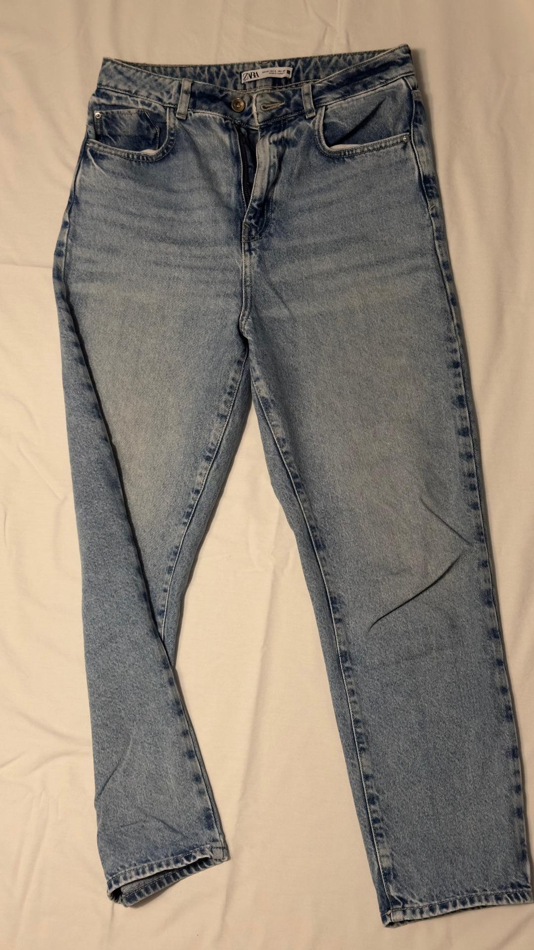 Zara светло голубые джинсы Zara с потертостями — фото 2