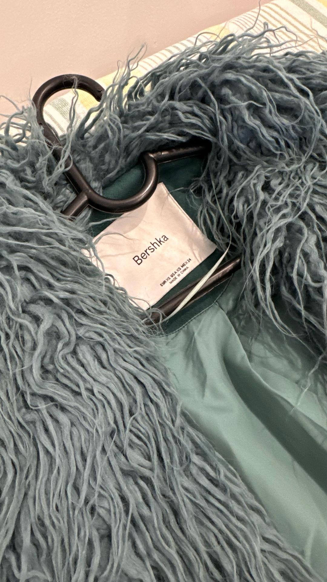 Bershka Пальто Bershka с отделкой из искусственного меха — фото 2