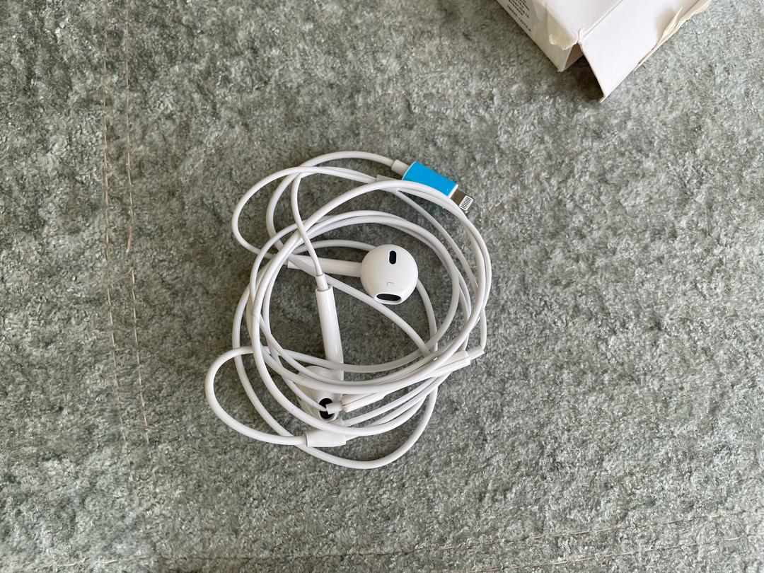 Apple Наушники EarPods с разъемом Lightning — фото 2
