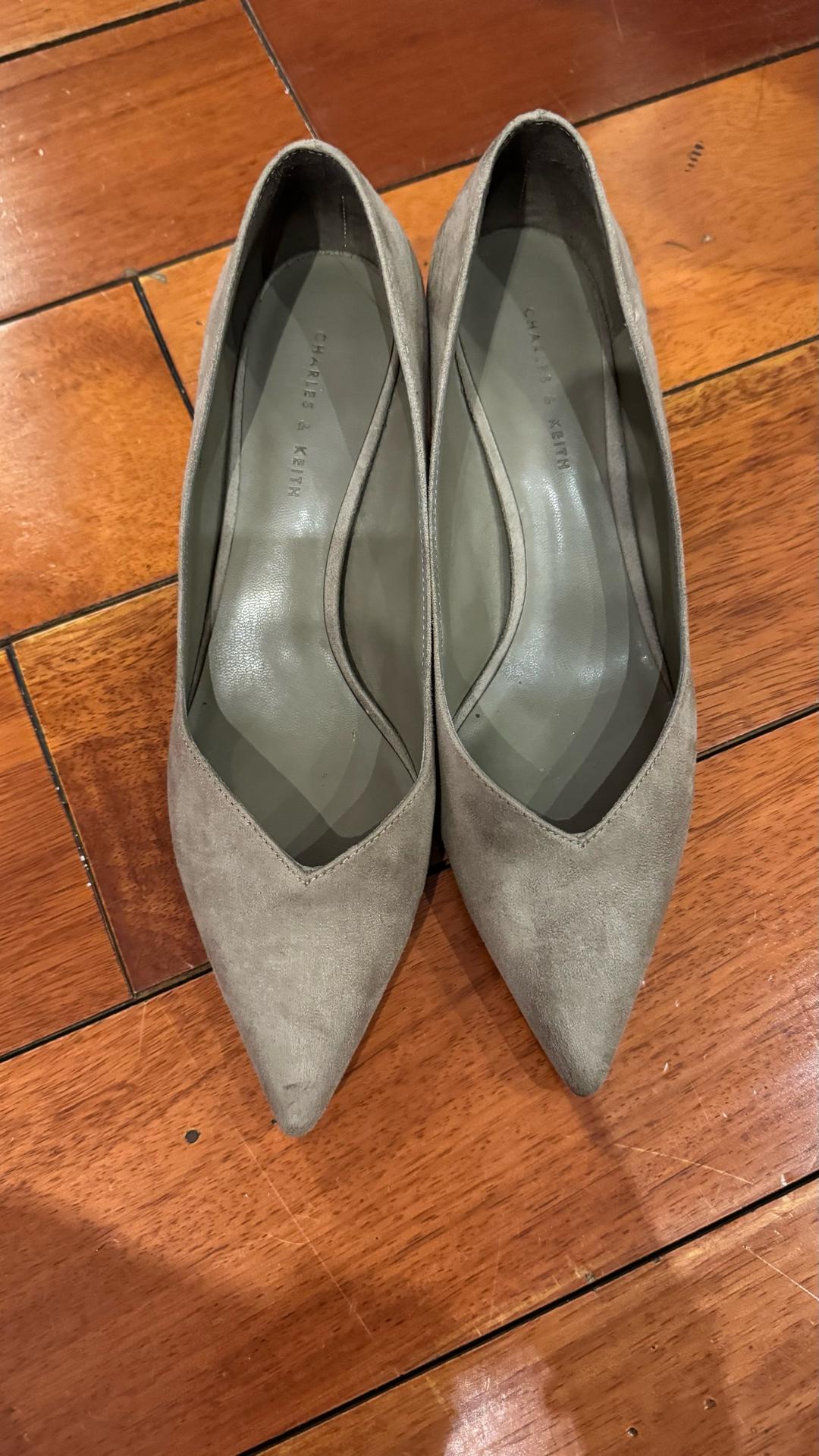 Charles & Keith Туфли Charles & Keith из замши — фото 2