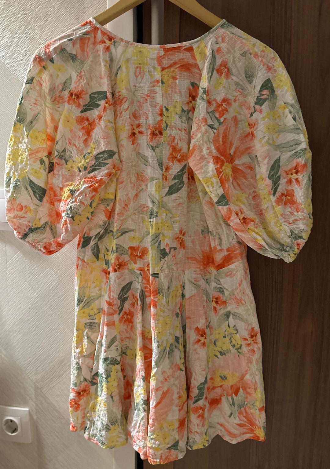 H&M Летнее платье H&M с цветочным принтом и рукавами-фонариками (XS) — фото 2