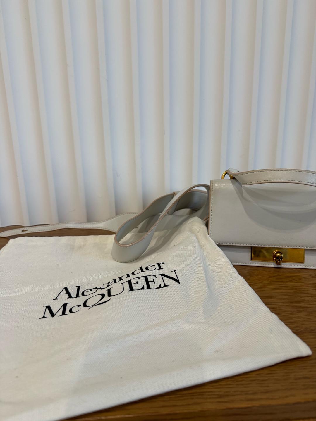 Alexander McQueen Белая мини сумка Alexander McQUEEN — фото 2