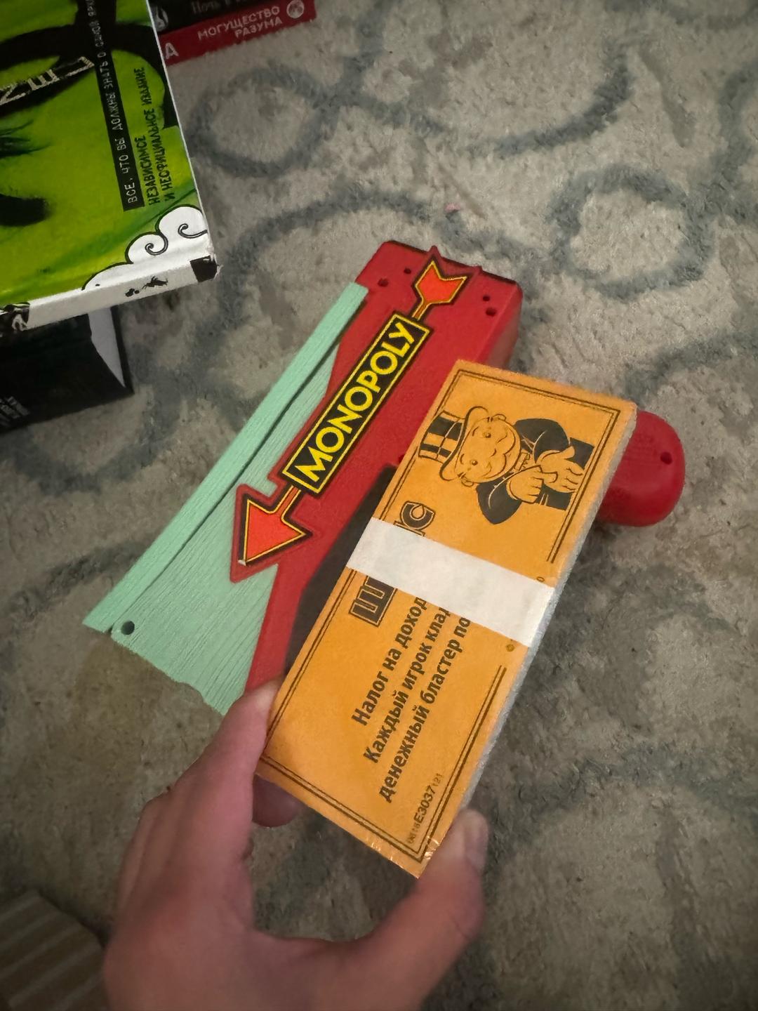 Monopoly Монополия пистолет и пачка денег — фото 2