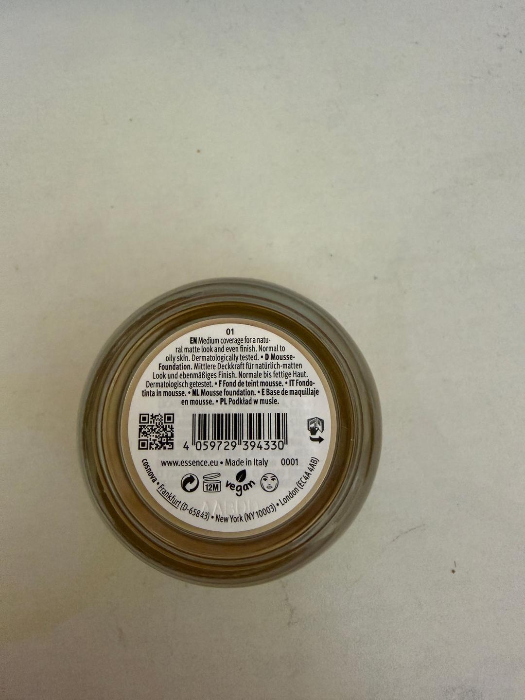 Essence Тональный мусс essence Natural Matte Mousse 01 — фото 2