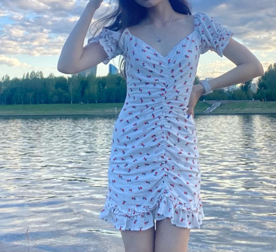 Zara Мини-платье с цветочным принтом и сборкой. Zara — фото 2