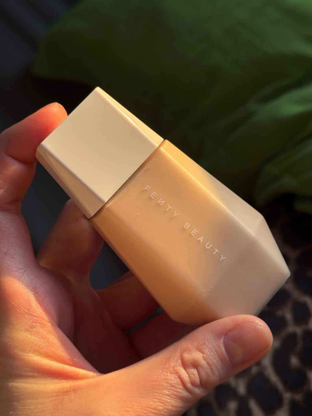 Fenty Beauty Fenty Beauty EAZE DROP LIGHTWEIGHT BLURRING SKIN TINT тональный тинт флюид — фото 2