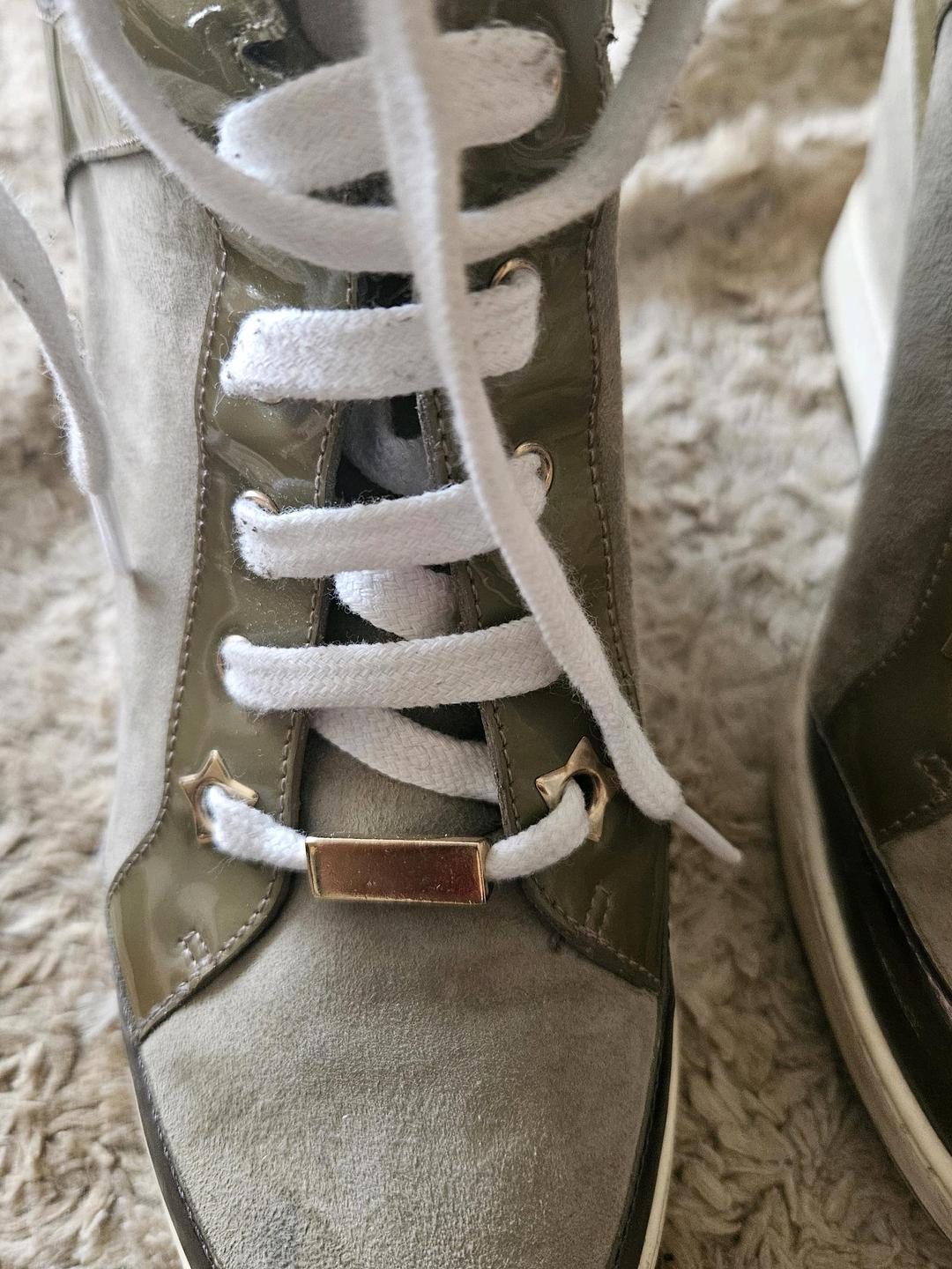 Jimmy Choo Jimmy Choo — замшевые сникеры на скрытой танкетке — фото 2