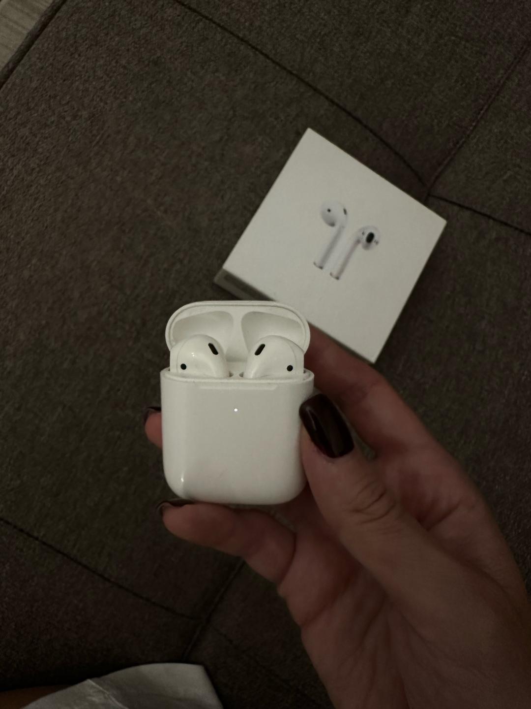 Apple Наушники AirPods 2 поколения — фото 2