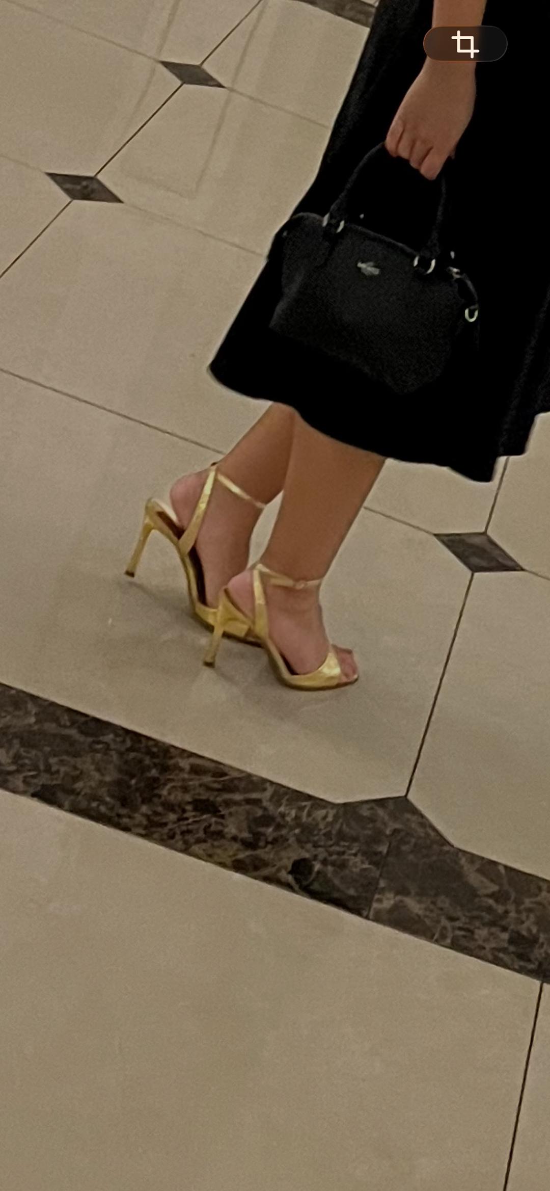 Zara Золотистые босоножки  очень удобные — фото 2