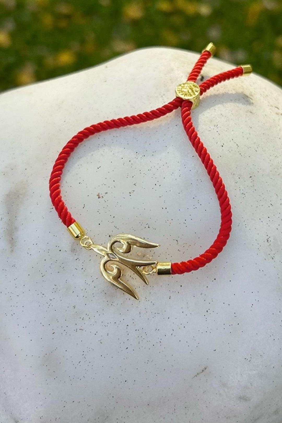 Handmade (ручная работа) Браслет Ласточка на красной нитке — фото 2