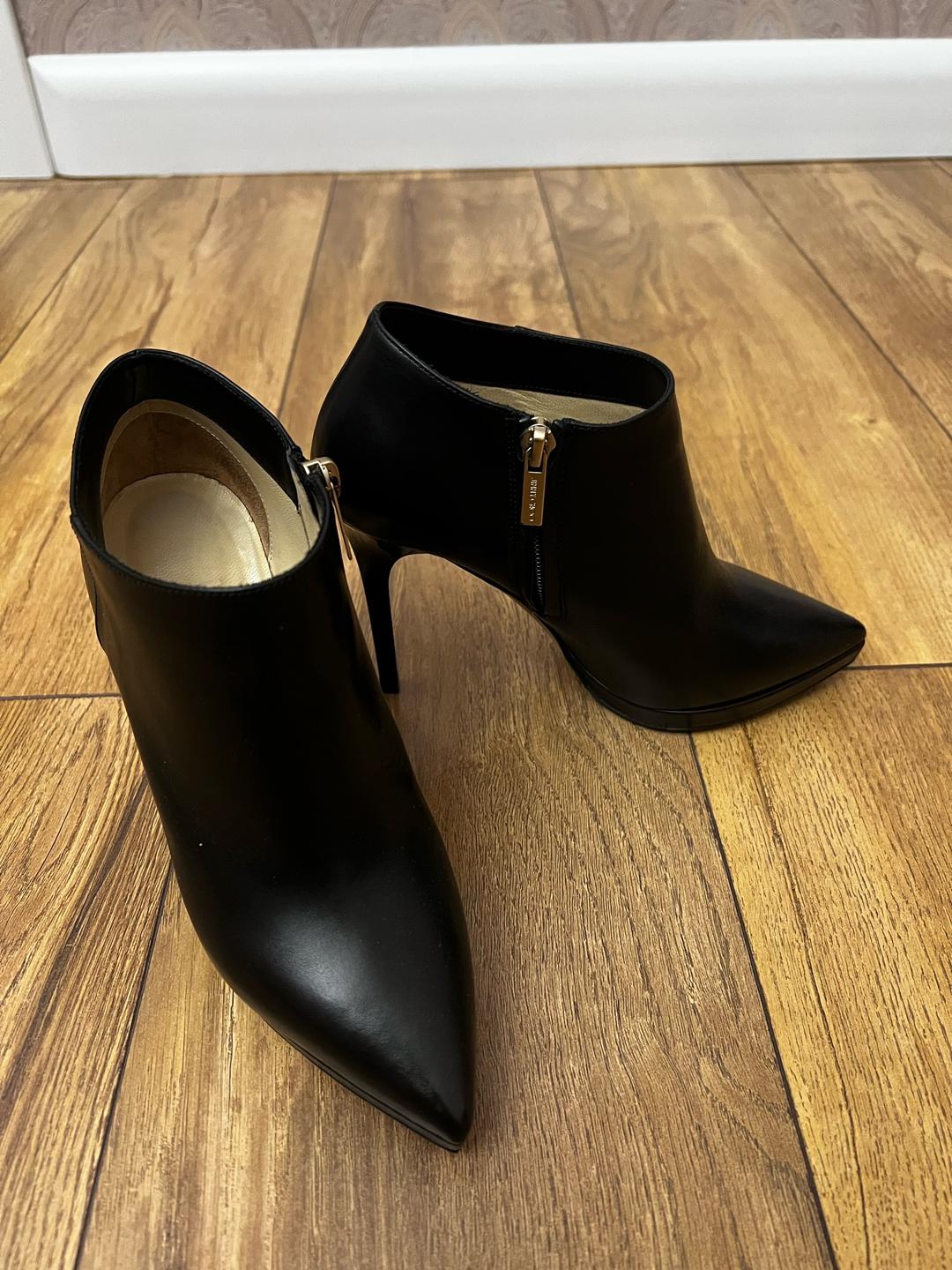 Jimmy Choo Женские кожаные ботильоны — фото 2