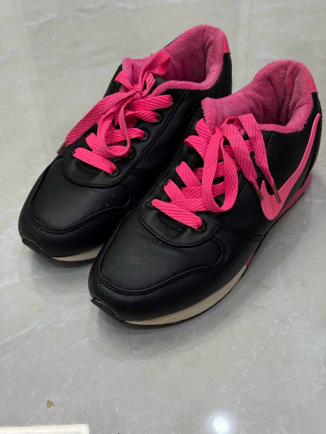 Женские кроссовки Nike — фото 2
