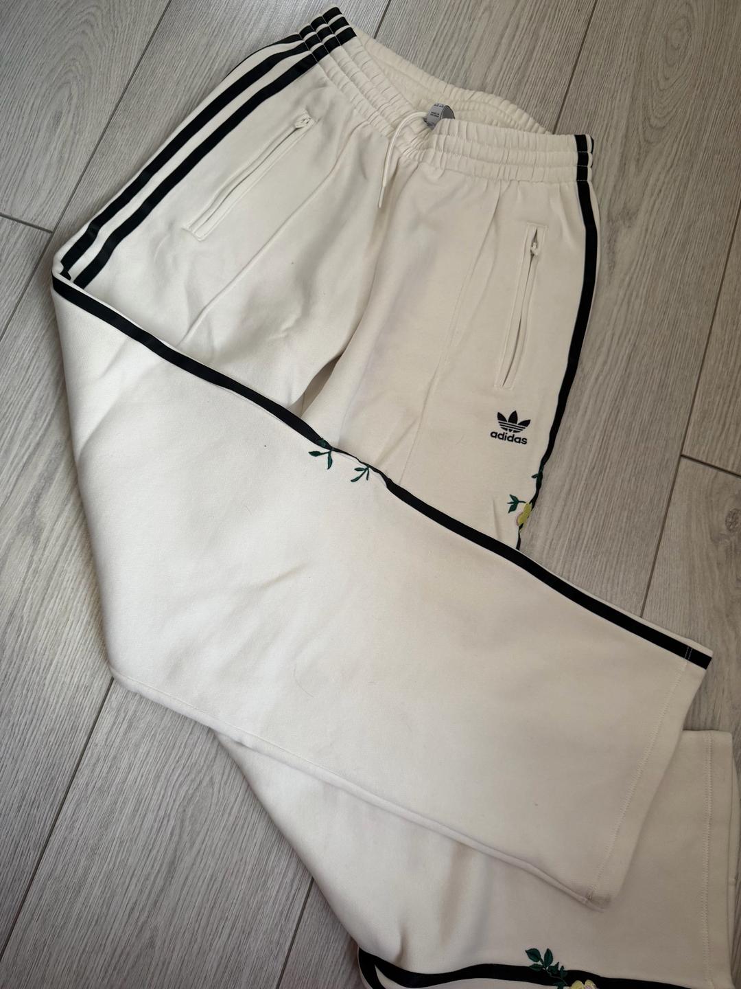 Adidas Спортивные брюки adidas с вышивкой — фото 2