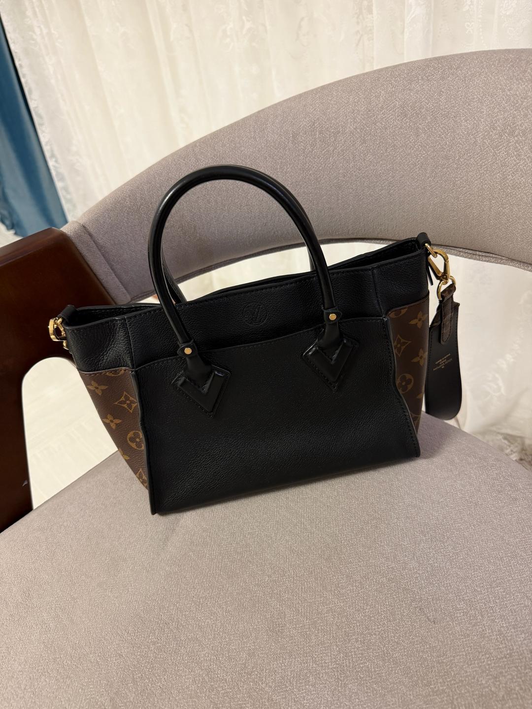 Louis Vuitton Louis Vuitton V Tote / City Steamer style в сочетании черной кожи и Monogram can — фото 2