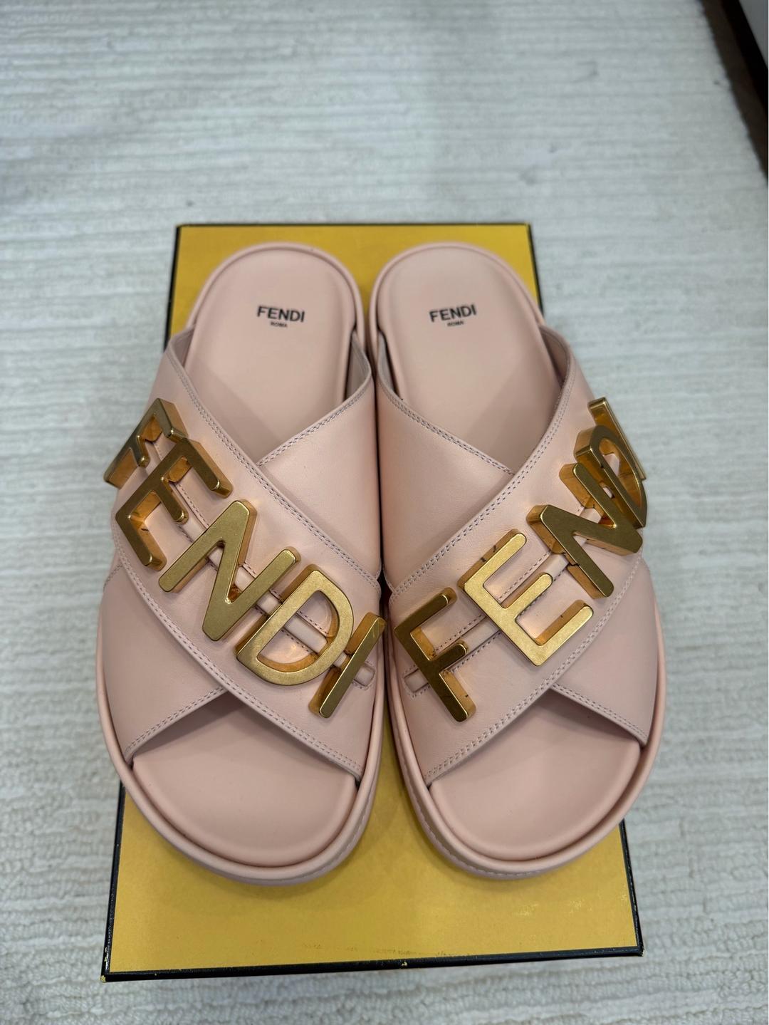 Fendi Тапочки/шлепанцы Fendi — фото 2