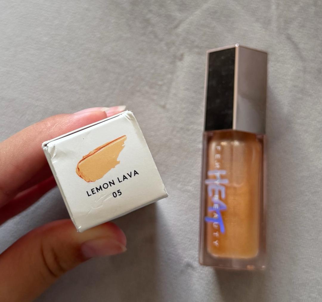Fenty Beauty Блеск для губ Fenty Beauty Gloss Bomb Heat 05 Lemon Lava — фото 2