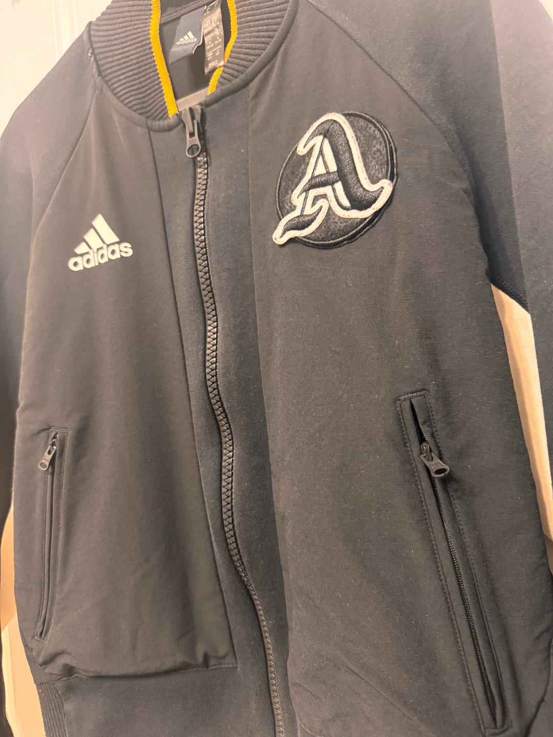Adidas Женский бомбер adidas — фото 2