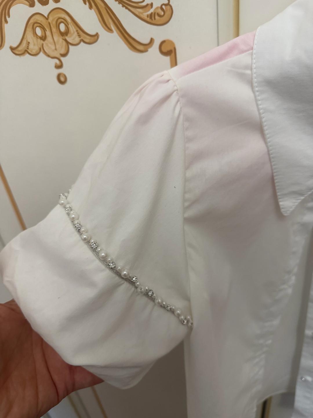 Milana Kids Белая блузка с коротким рукавом и декором из жемчуга — фото 2