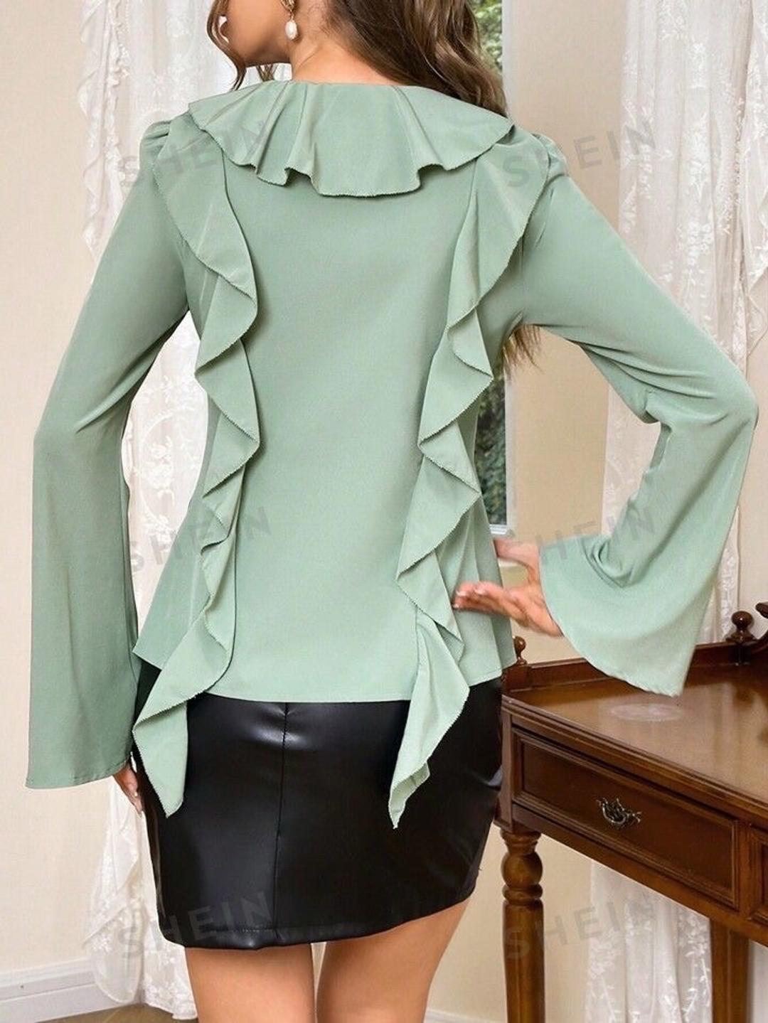 Lichi Приталенная блуза с объемнымиволанами LICHI - Online fashion store — фото 2