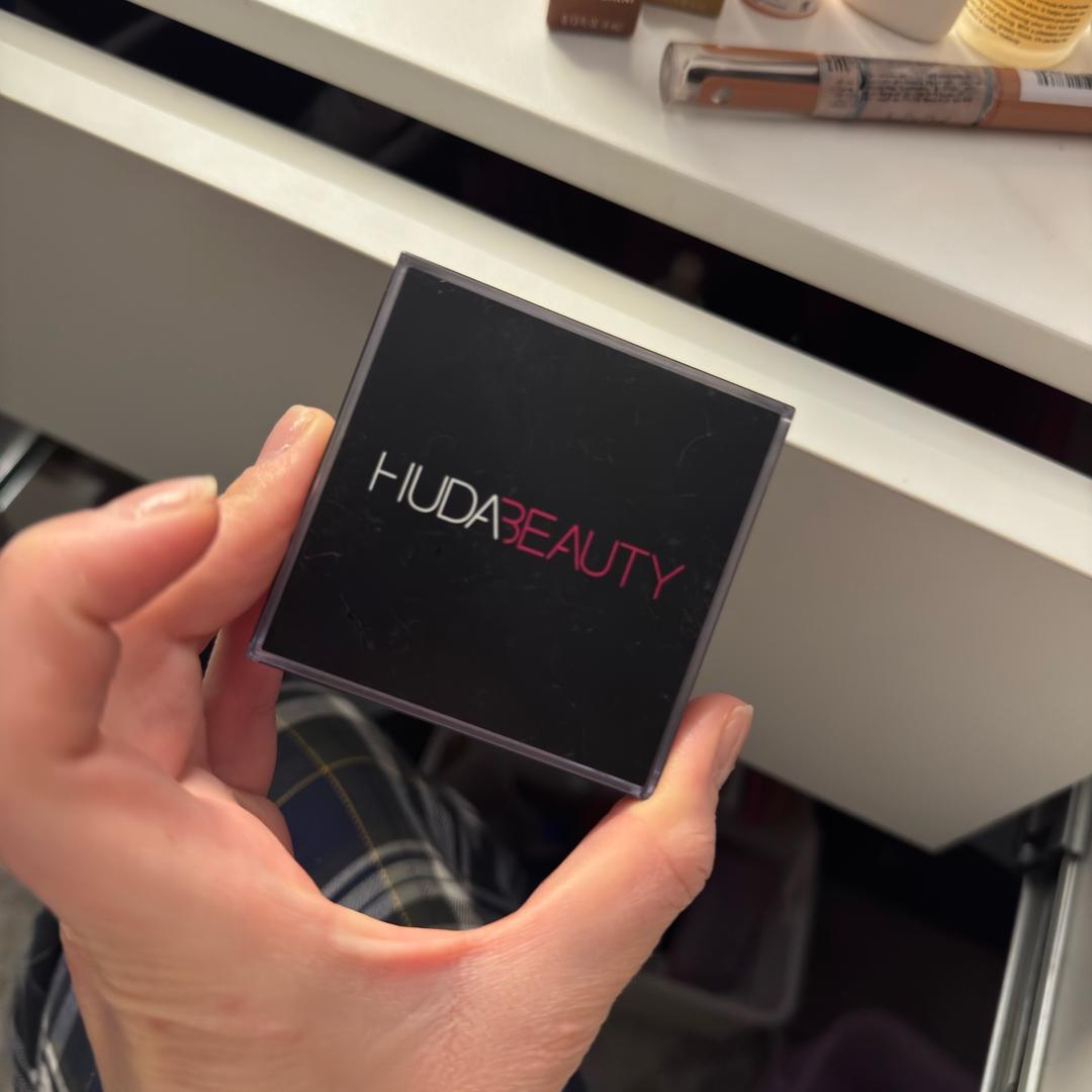 Huda Beauty Huda beauty EASY BAKE LOOSE POWDER Banana Bread — фото 2