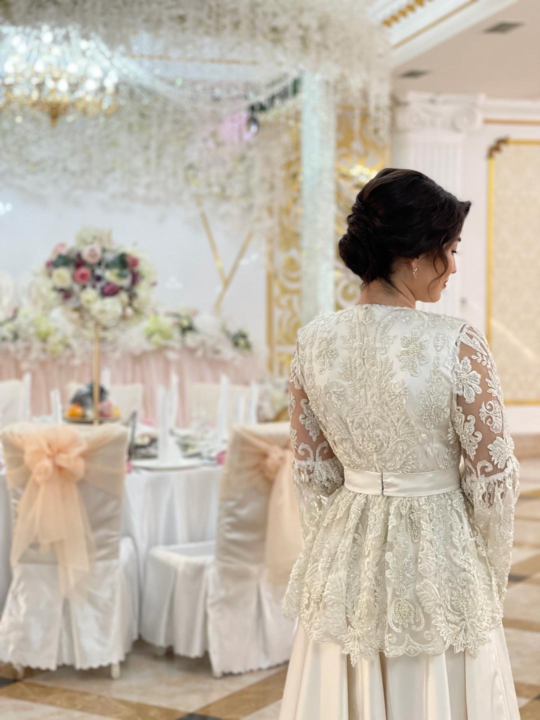 arunaz Платье ARUNAZ Atelier — индивидуальный пошив  с кружевным верхом и поясом — фото 2