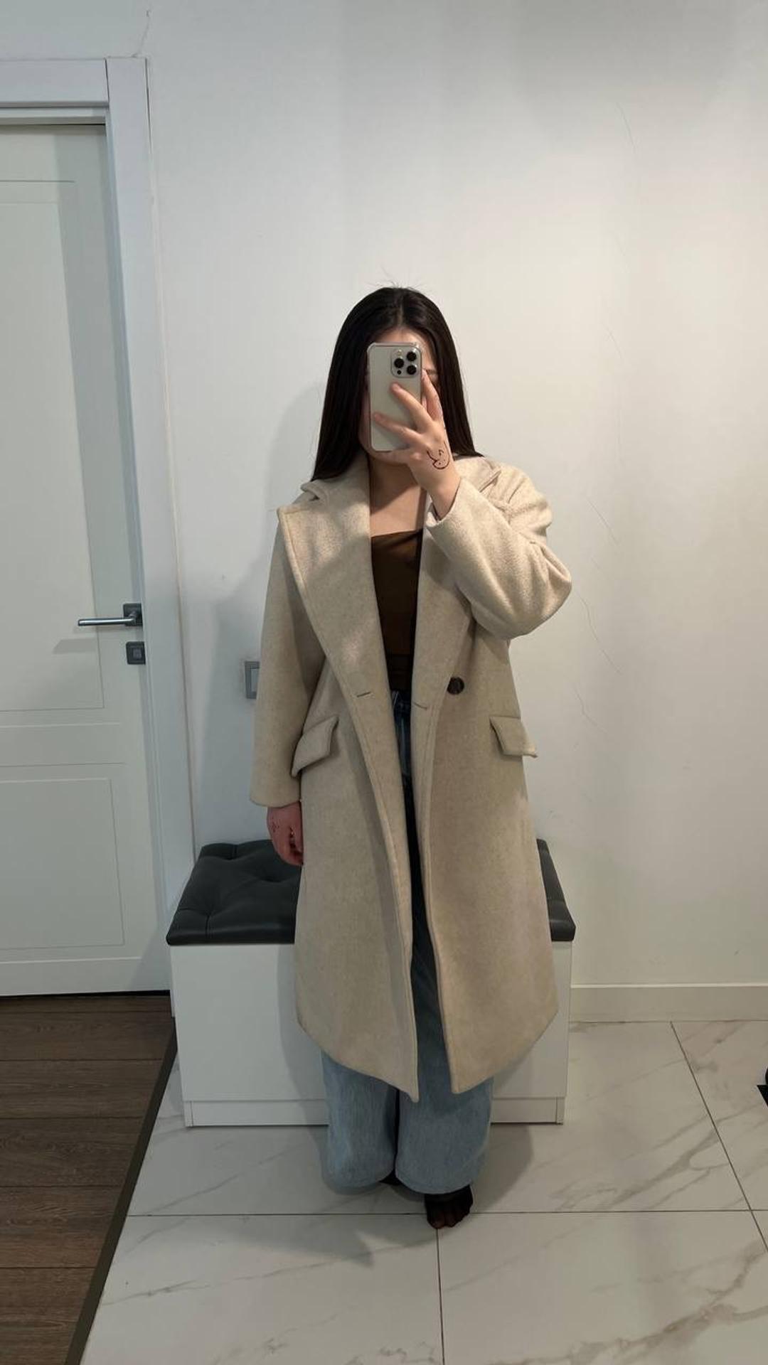 Bershka Бежевое пальто — фото 2