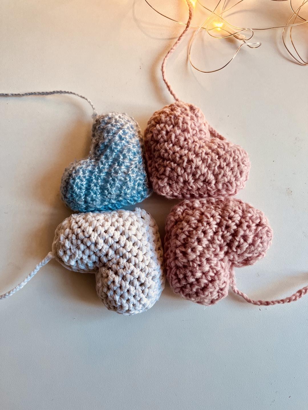 Нет бренда Вязаные сердца-аксессуары: шармы-валентинки для сумок, оформления и пр. — фото 2