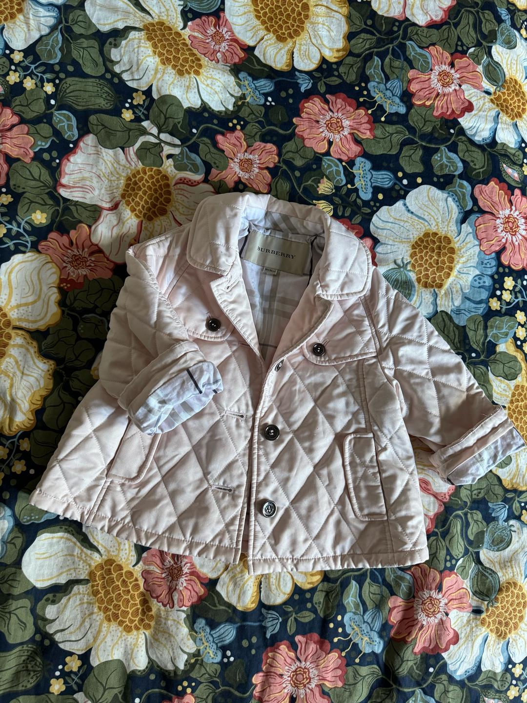 Burberry Burberry стеганая куртка для девочки 12-18 месяцев (очень хорошее состояние) — фото 2