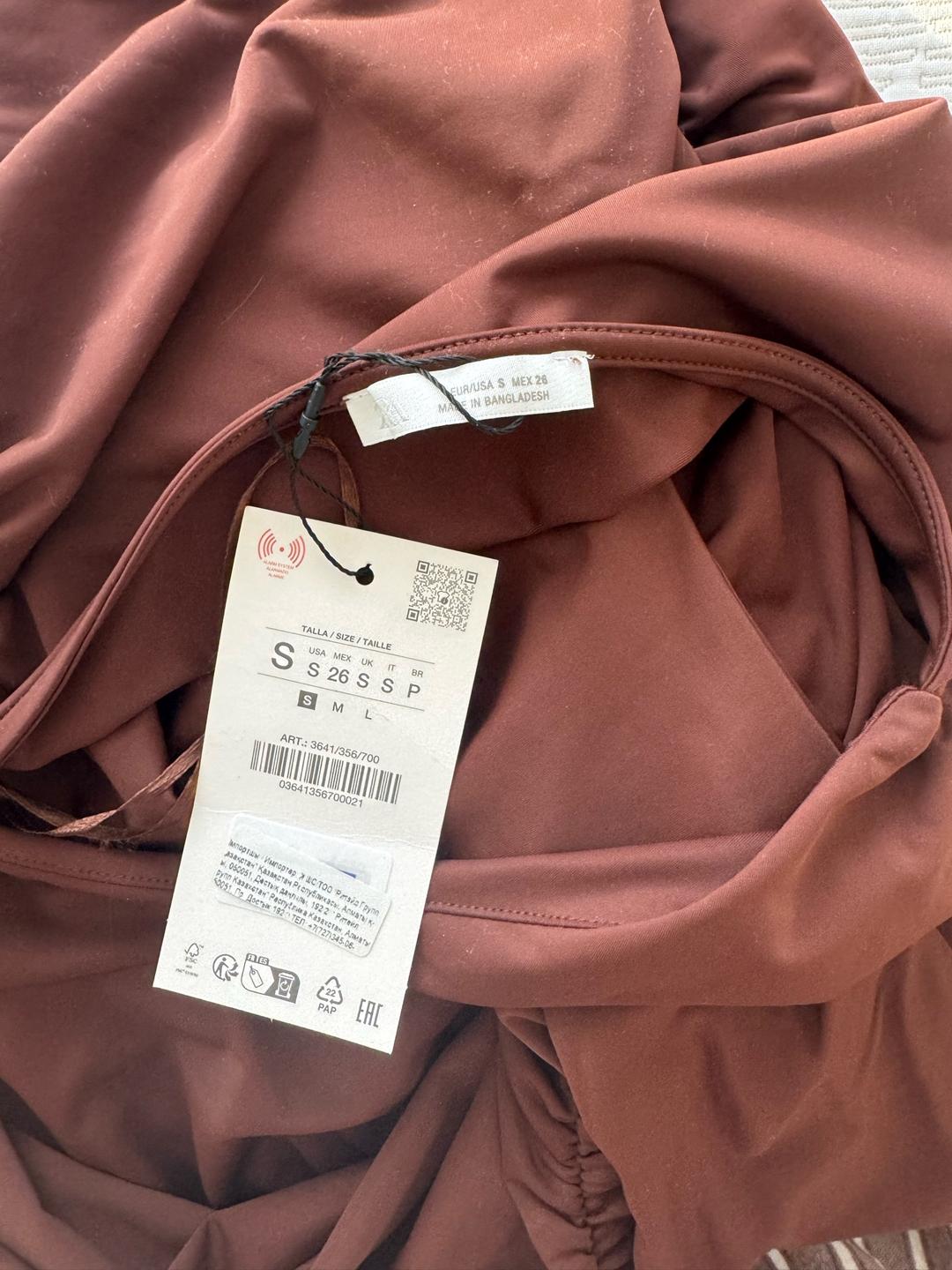 Zara Платье миди с драпировкой и разрезом — фото 2