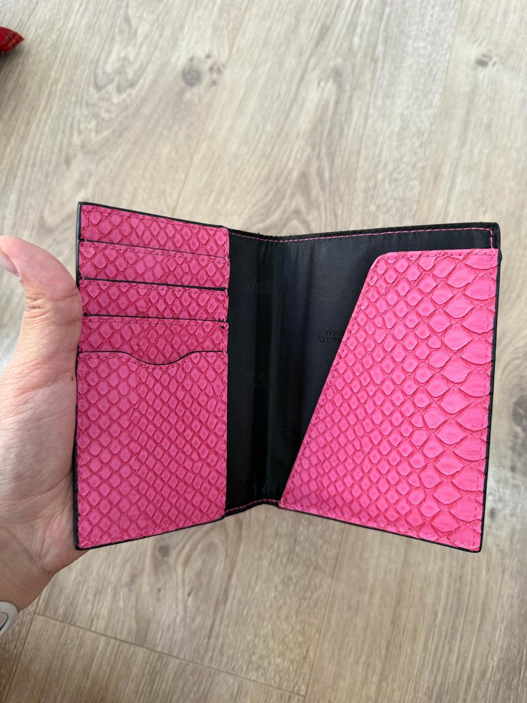 Victoria's Secret Обложка для паспорта от VS — фото 2