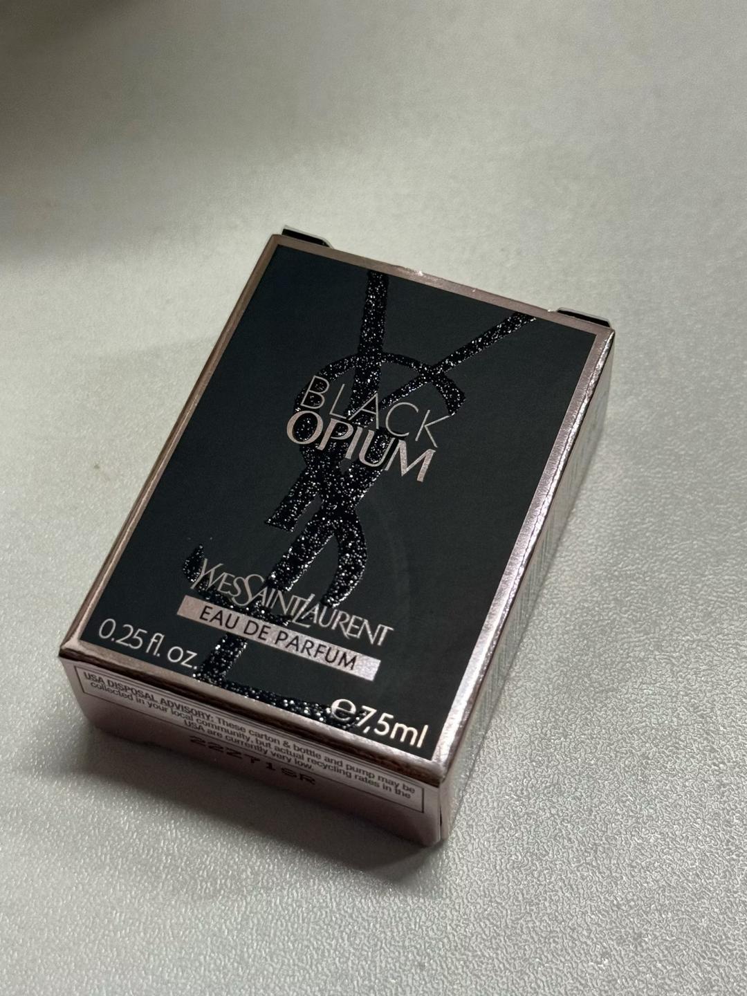 Yves Saint Laurent Yves Saint Laurent Black Opium парфюмерная вода мини версия — фото 2