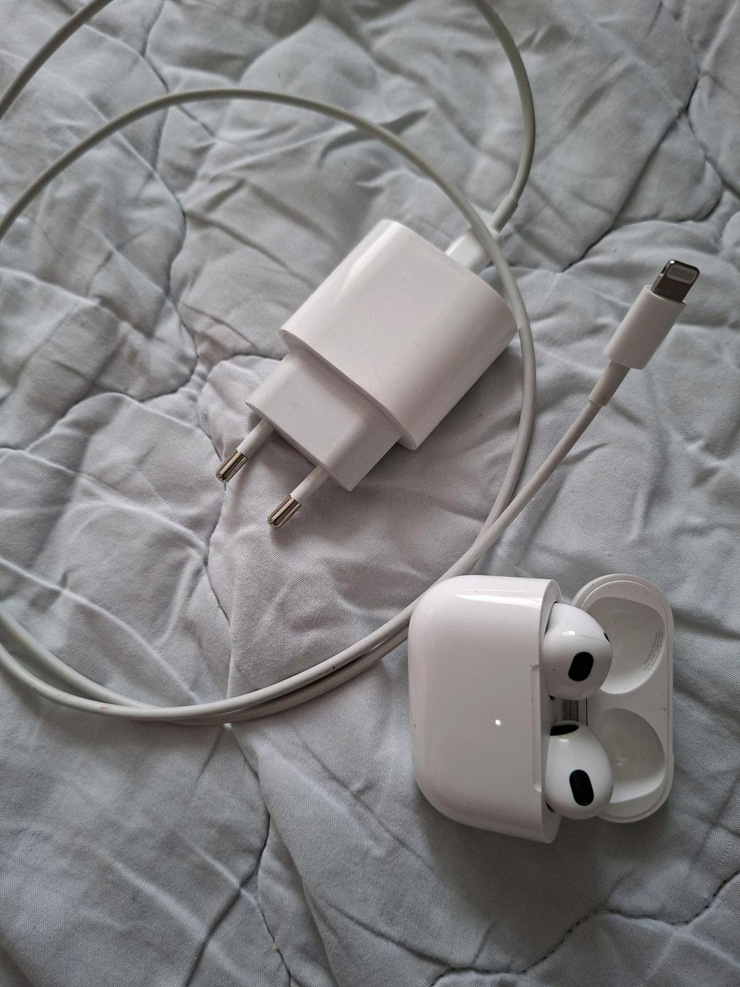 airpods Продам airpods 3 (кейс, левое ухо и зарядка) — фото 2