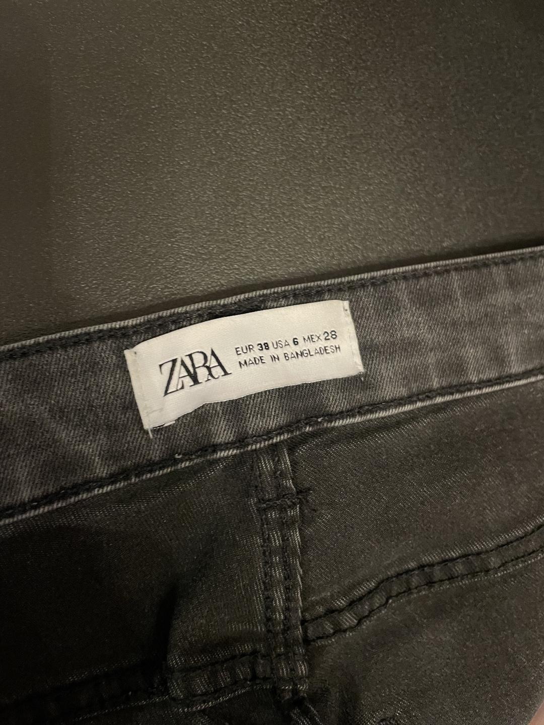 Zara Джинсы рваные, сервые — фото 2