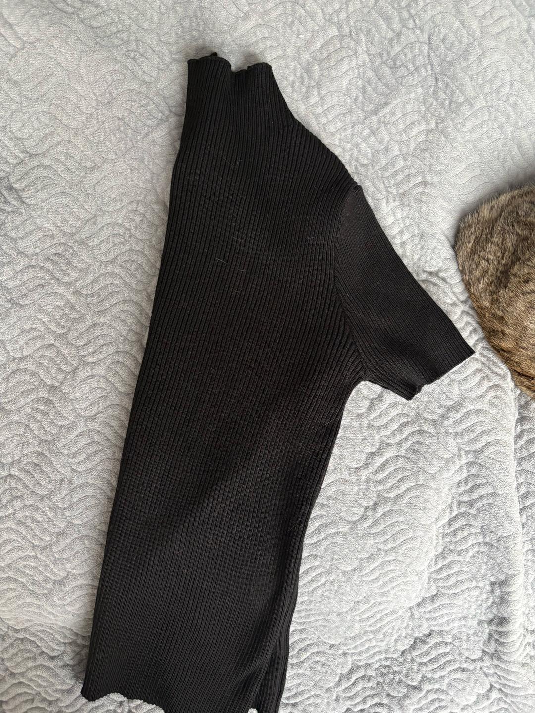 Джемпер в рубчик с митенками — фото 2