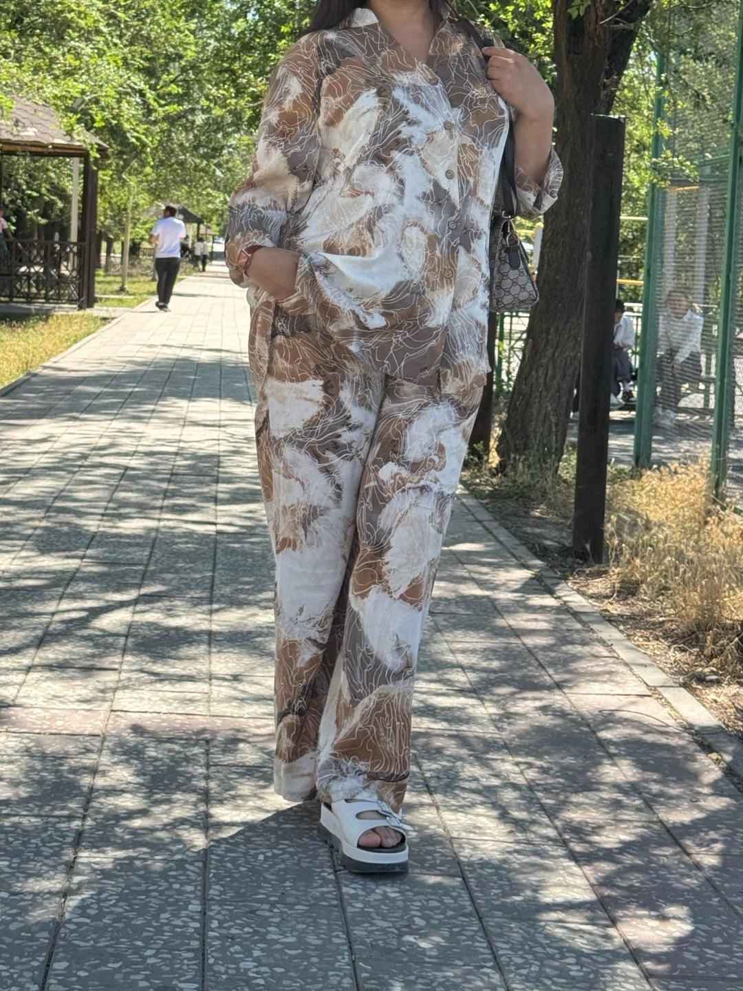 Женский костюм с принтом — фото 2