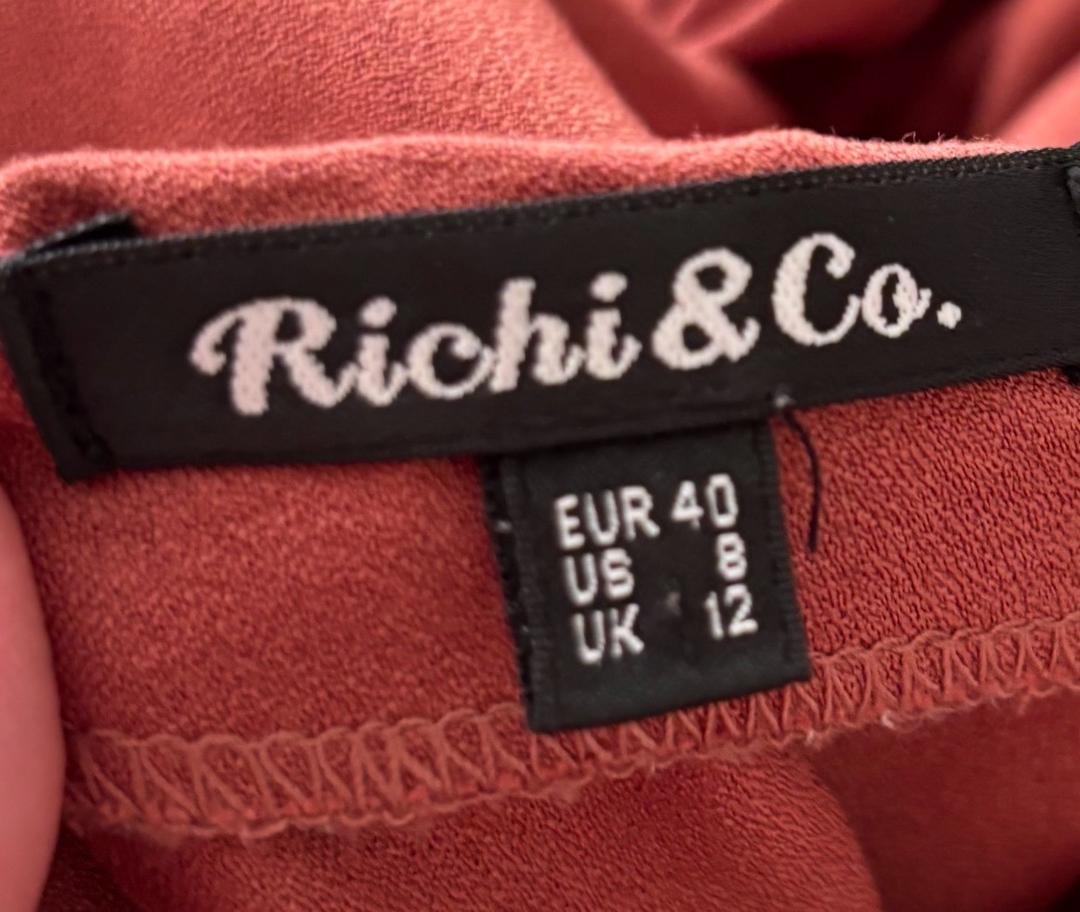 richi&co Элегантное платье насыщенного терракотового цвета — фото 2