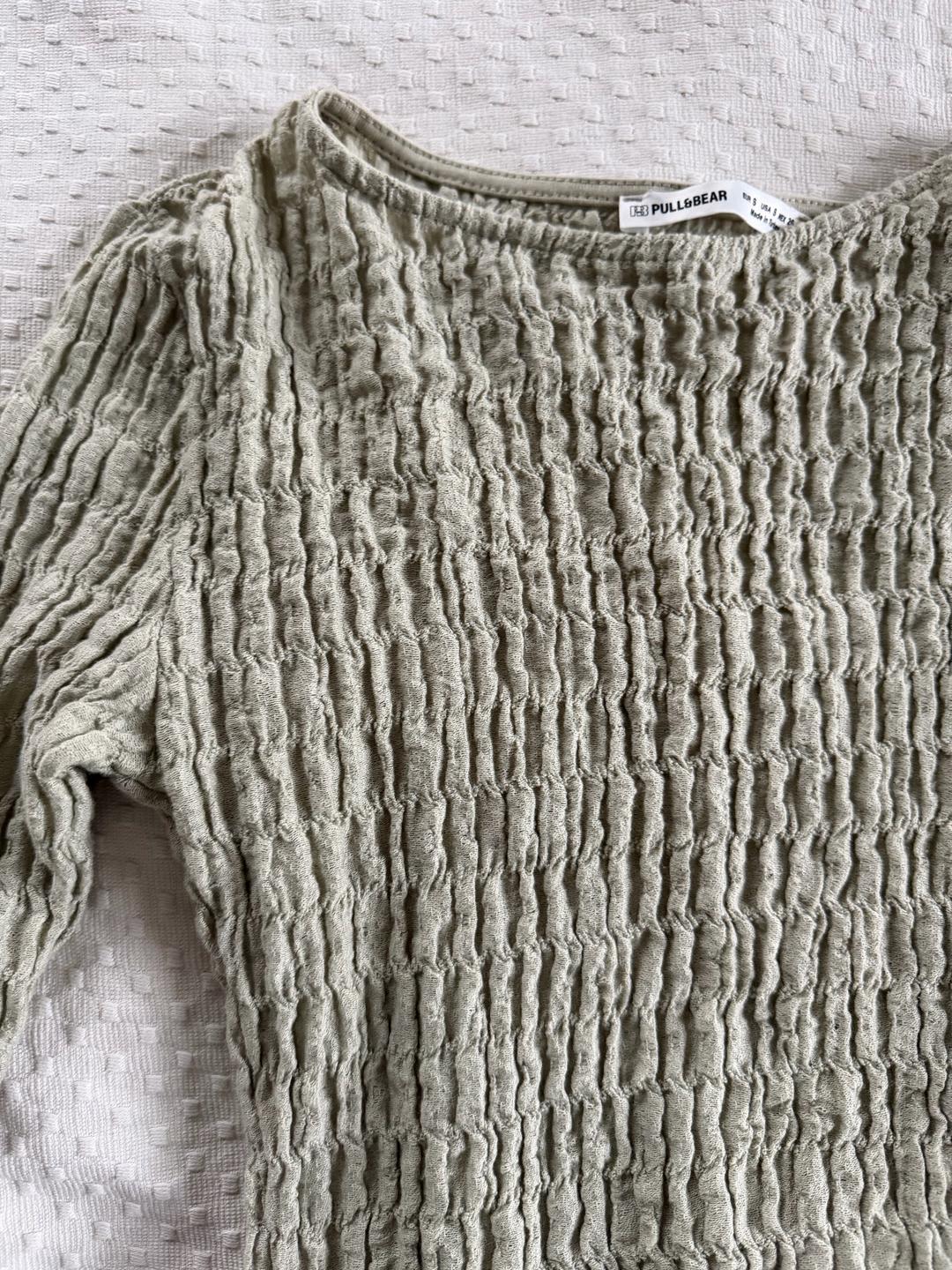 Pull & Bear Удлиненный лонгслив Pull&Bear из жатой ткани (фисташковый / шалфей) — фото 2