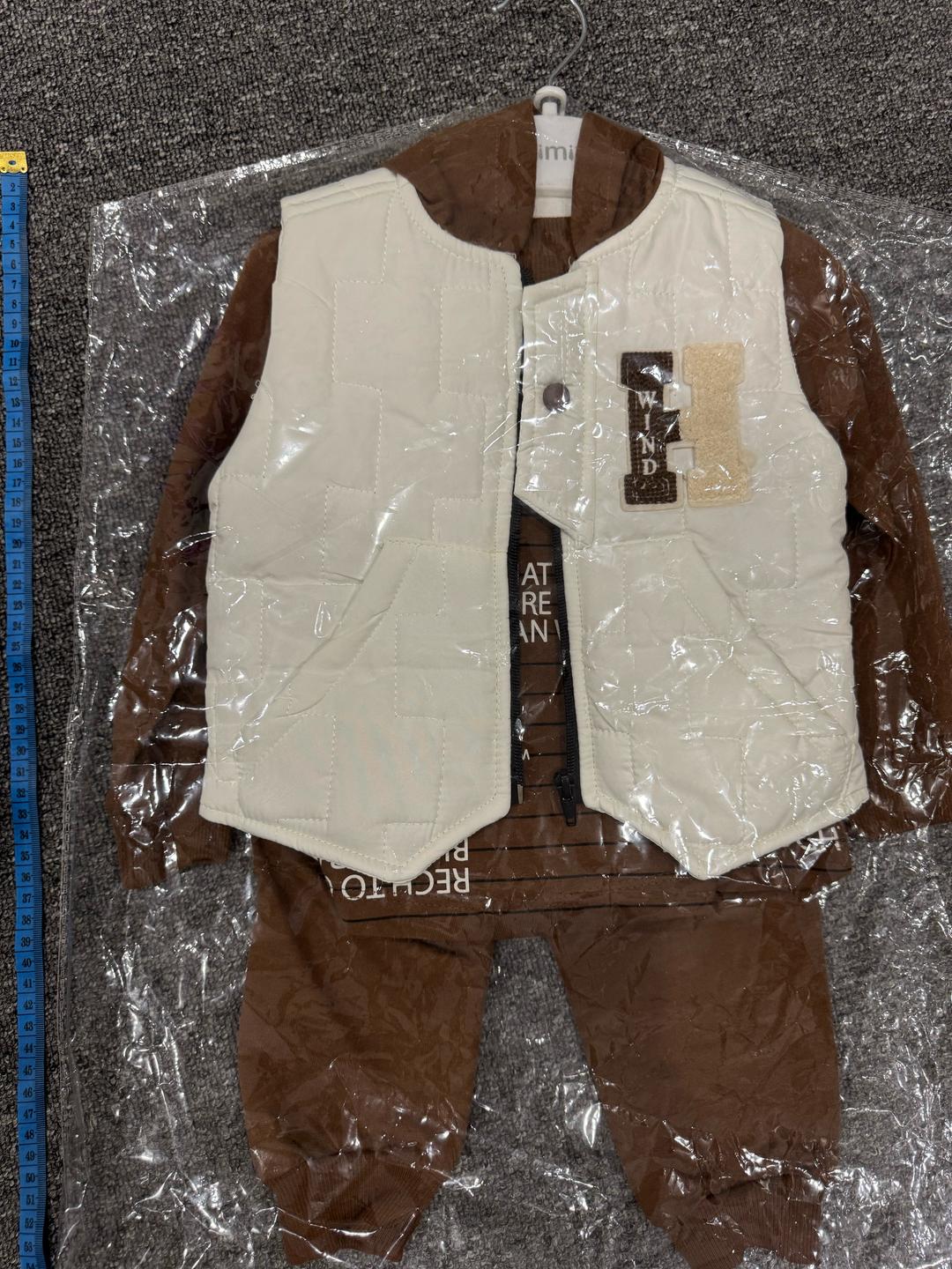 Titimix kids Продам новый детский комплект-тройку с жилетом Турция 🤎🤍(Район Саяхат) — фото 2